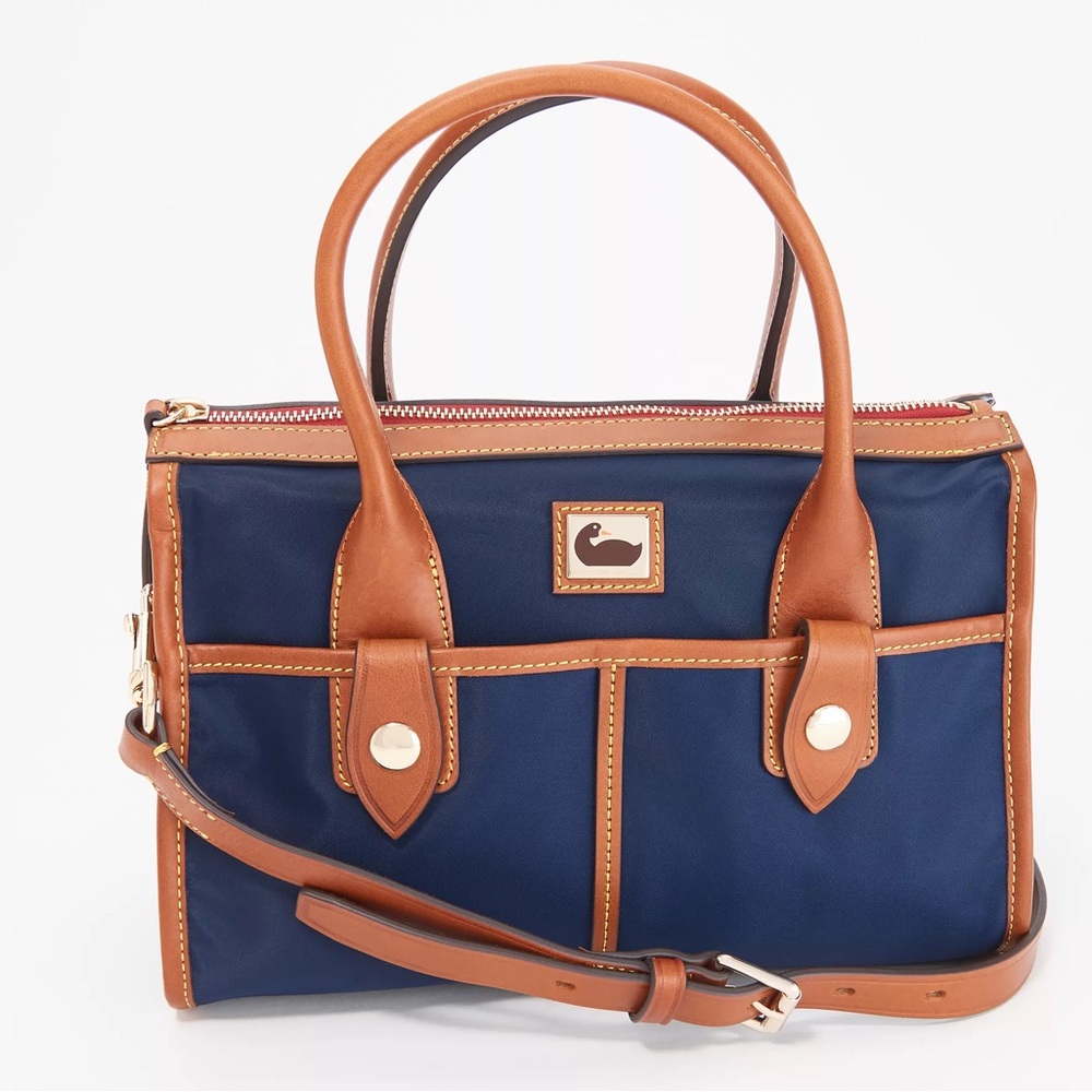Dooney & Bourke 👜👛Classic Navy and Tan Handbag